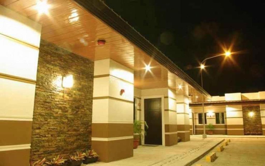 The Red Palm Suites And Restaurant Butuan City المظهر الخارجي الصورة