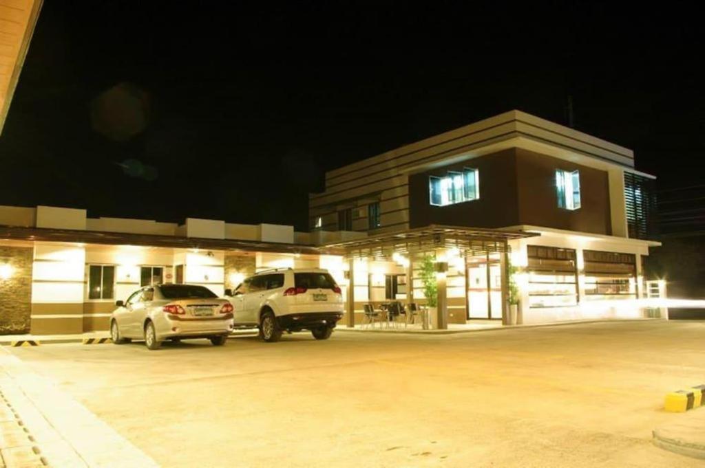 The Red Palm Suites And Restaurant Butuan City المظهر الخارجي الصورة