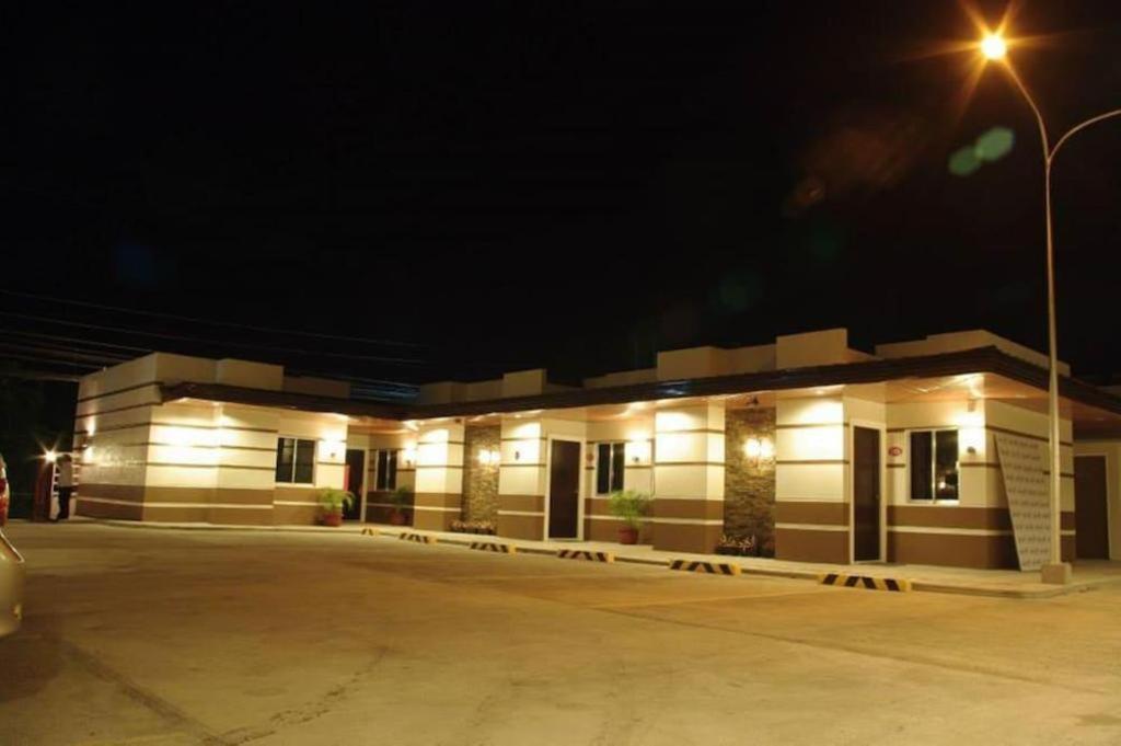 The Red Palm Suites And Restaurant Butuan City المظهر الخارجي الصورة